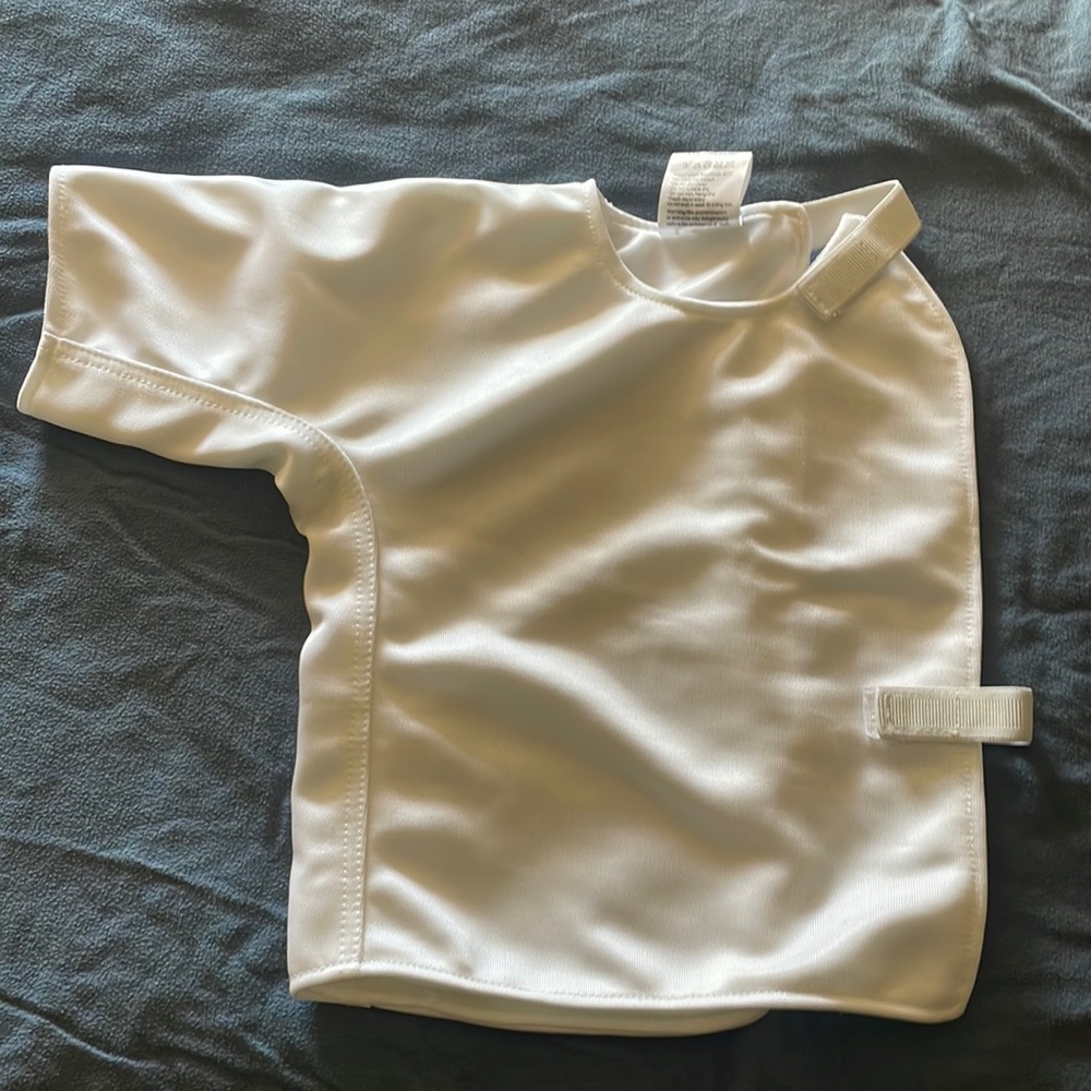 Right arm fencing undershirt, EUC fits girl 10-12 no stains/rips